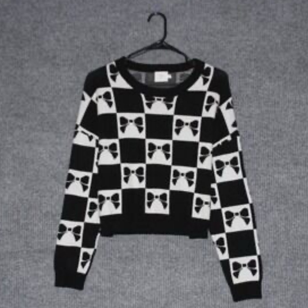 Black and White Bow Pattern Sweater